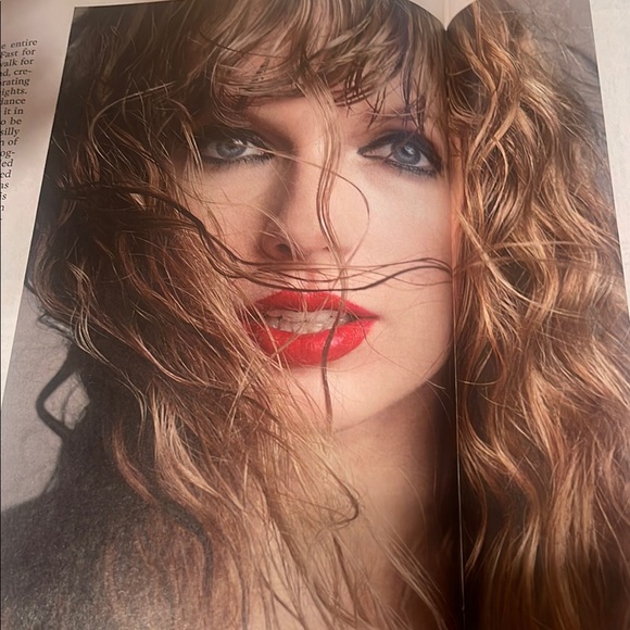 Collectible - Taylor Swift Time Magazine Person of the Year Issue - Picture 5 of 8